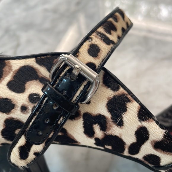 🔥5 for $15🔥 - White House Black Market unique “hair” material heels - Size 9 - Picture 5 of 16